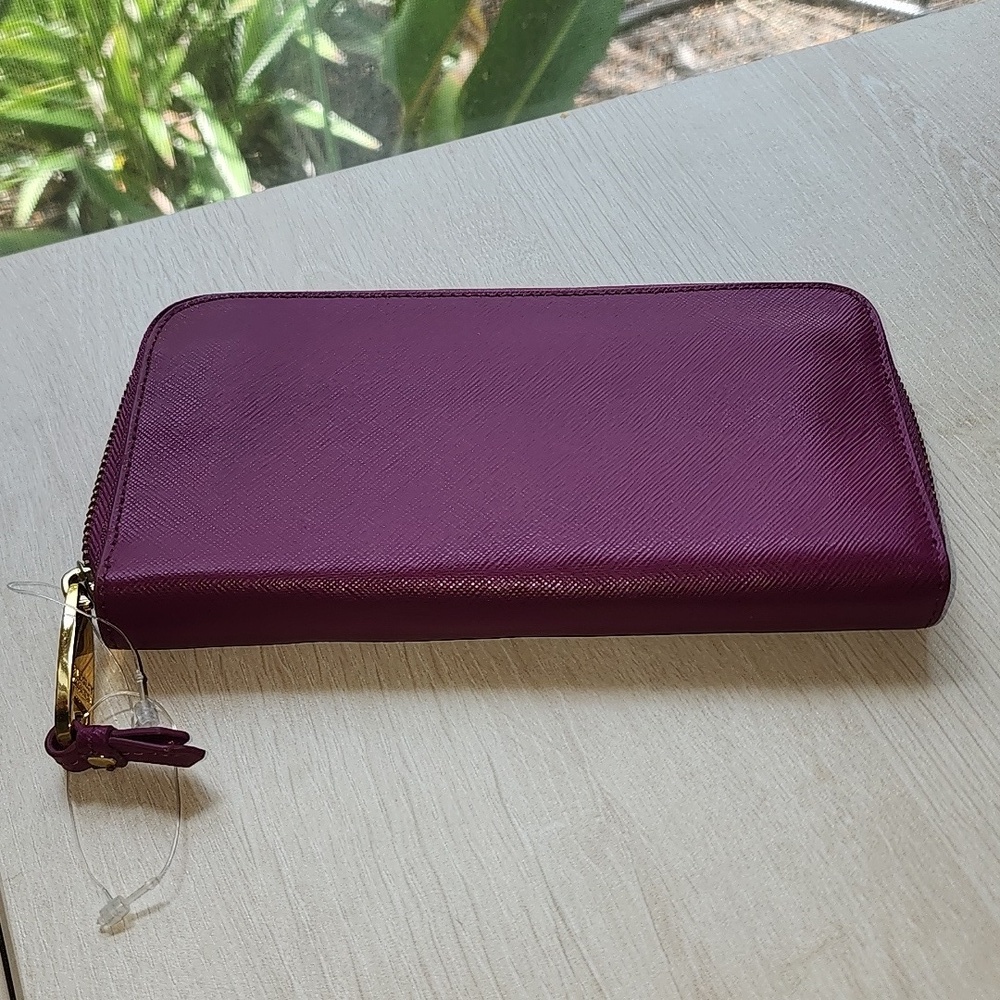 EUC Badgley Mischka Plum/fuschia wallet - Picture 3 of 5
